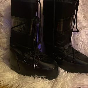 Moon boots size 8
